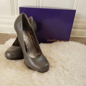 Madden Girl gray pumps